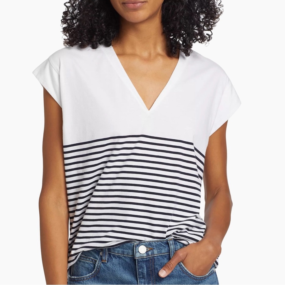 Frame NWT Le Mid Rise V-neck T-shirt